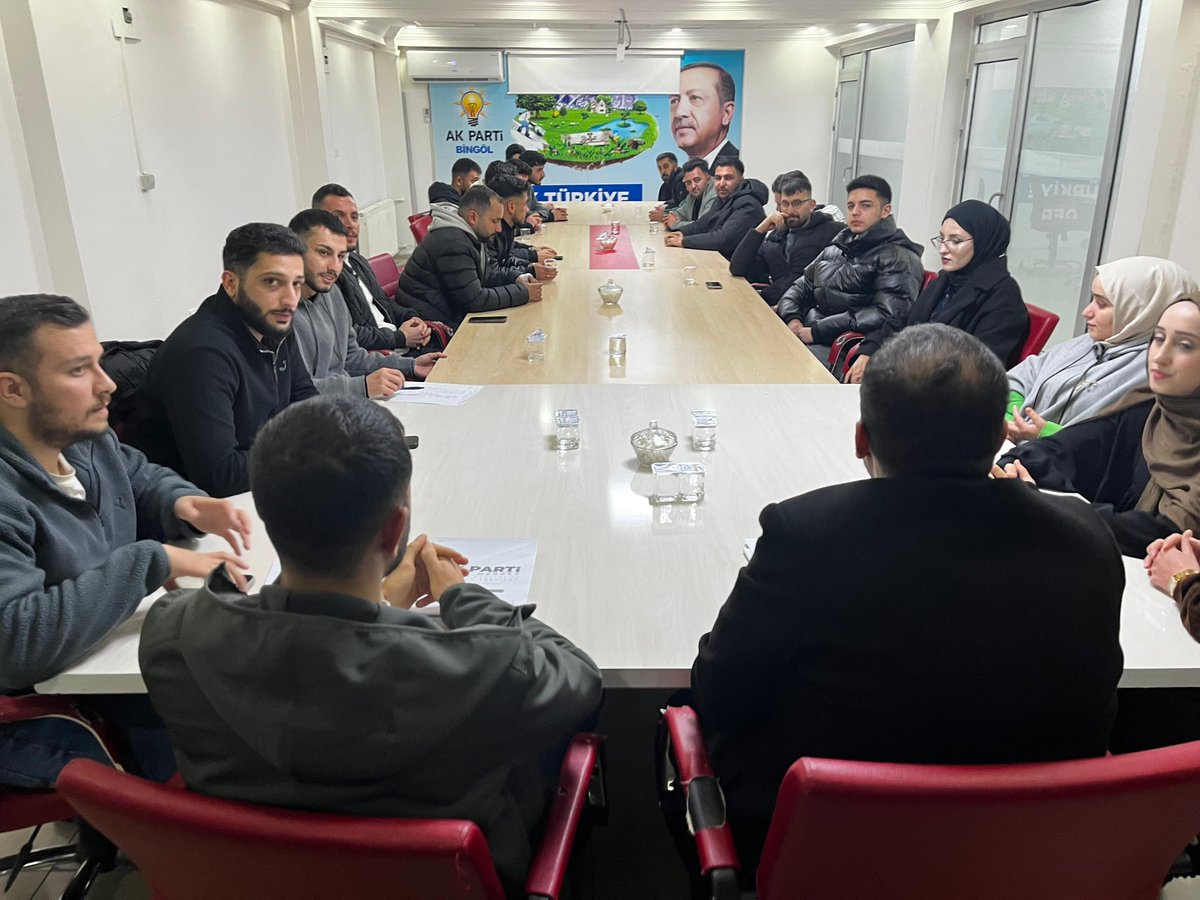 📍AK Parti Bingöl İl Başkanlığı 

İl Gençlik Kolları Başkanımız <a href="/EnessAslan_/">Enes ASLAN</a> başkanlığında, Haftalık İl Yönetim Kurulu Toplantımızı gerçekleştirdik. 

Faaliyetlerimizi raporlayıp önümüzdeki süreçte yapacağımız programları ortak akılla istişare ettik. 

Hayırlara vesile olsun. 🇹🇷