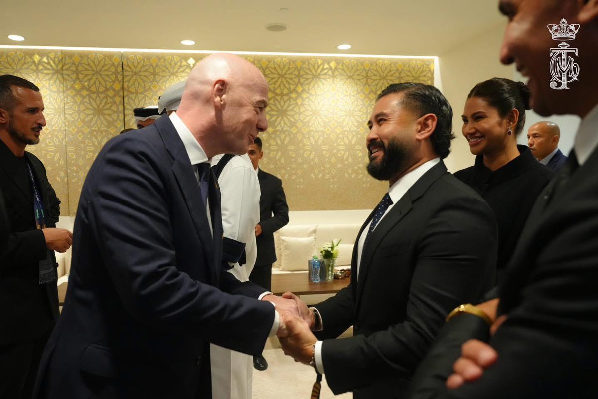 HRHJohorII's tweet photo. Duli Yang Amat Mulia Tunku Mahkota Ismail, Pemangku Sultan Johor dijemput oleh His Excellency Sheikh Joaan bin Hamad Al Thani, Presiden Jawatankuasa Olimpik Qatar (QOC) dan Presiden Paris Saint-Germain FC (PSG) Nasser Al-Khelaifi untuk menyaksikan perlawanan 2025 FIFA Intercontinental Cup antara PSG dan Flamengo bersama delegasi Persekutuan Bolasepak Antarabangsa (FIFA) pada 17 Disember 2025.

DYAM Tunku Mahkota Ismail turut dijemput sebagai tetamu khas bagi Perlawanan Akhir Piala Arab FIFA antara Morocco dan Jordan malam ini. Allah Peliharakan Sultan.

———

His Royal Highness Tunku Ismail, The Regent of Johor was invited by President of the Qatar Olympic Committee (QOC) His Excellency Sheikh Joaan bin Hamad Al Thani and the Paris Saint-Germain FC President Nasser Al-Khelaifi to watch the 2025 FIFA Intercontinental Cup match between PSG and Flamengo together with a delegation from the Fédération Internationale de Football Association (FIFA) on 17 December 2025. 

HRH Tunku Ismail was also invited as a special guest for the FIFA Arab Cup Final between Morocco and Jordan tonight. Allah Peliharakan Sultan.
