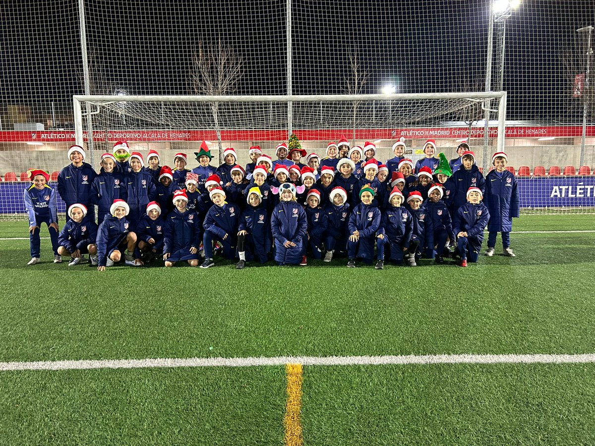 La Navidad ha llegado a Alcalá 🎅🏻

El Alevín A F7, Benjamín A, Benjamín B y Prebenjamín A disfrutaron del último entrenamiento del año pasándoselo en grande 🥳