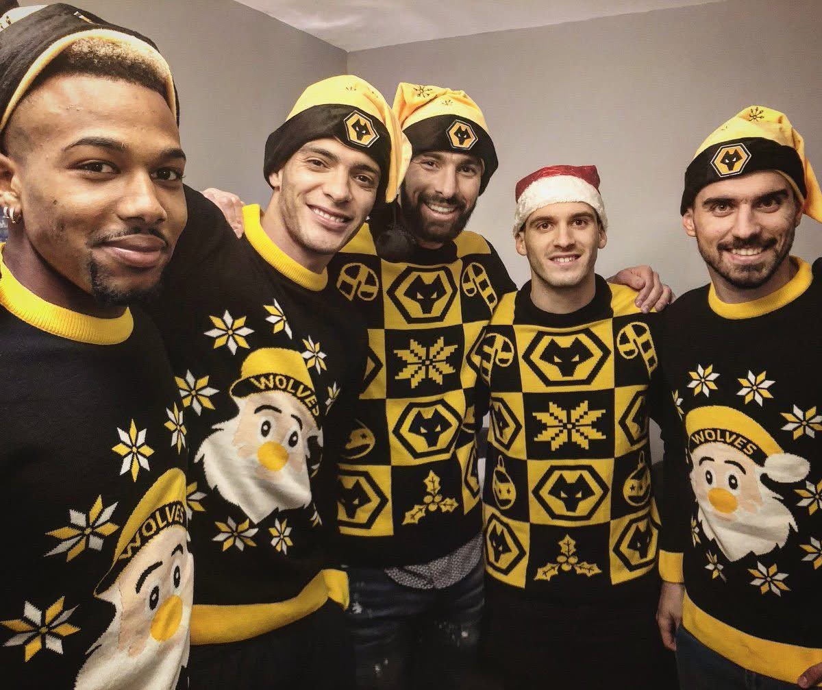 wolvesshirts's tweet photo. Those were the days my friend 🎄🐺

#wwfc #wolves #Christmas https://t.co/IRJYMBZxjU