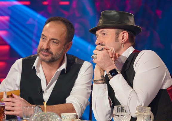 Dos30TV's tweet photo. Ilusiona y Lidera la noche de @TVGalicia promediando un 13% con @LandRoberTVG 

🔝 De 21:52 a 22:53 con #GrinchRober 11.5%

🔝 Después, de 22:53 a 23:55 con #LandRober LÍDER con un 14.8%, 101.000 y 175.000 espectadores únicos

WOW!

#QueVivaLaTele #Audiencias https://t.co/PFm3QsPcCv