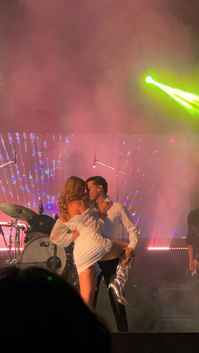 MLExistiendo's tweet image. ¡Feliz 18! 
La DOBLE M es infinita ♾️🤍