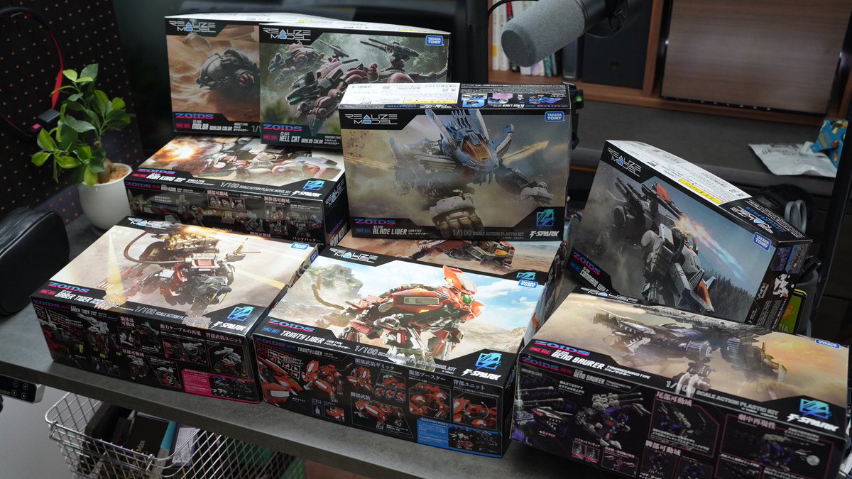 この棚作った理由がですね...

ZOIDS REALIZE MODEL SERIES
というゾイドのプラモデルがあってこれを飾る為なんよね

まだ一つも手付けず積んでるけど
せっかく組むなら動画撮って作業用的なやつで上げてみるのも有りか？需要あるかね？