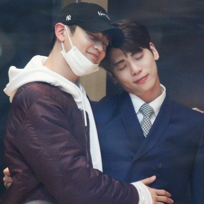 minho🫧 at jonghyun time 4:08❤️

“Have a warm day!Let’s think about our brother,whom we miss even more today! I can't possibly understand everyone's feelings,but I hope u have a warm day”🤍

#좋아하는_종현이를_올려보자
#종현 #JONGHYUN #민호 #MINHO