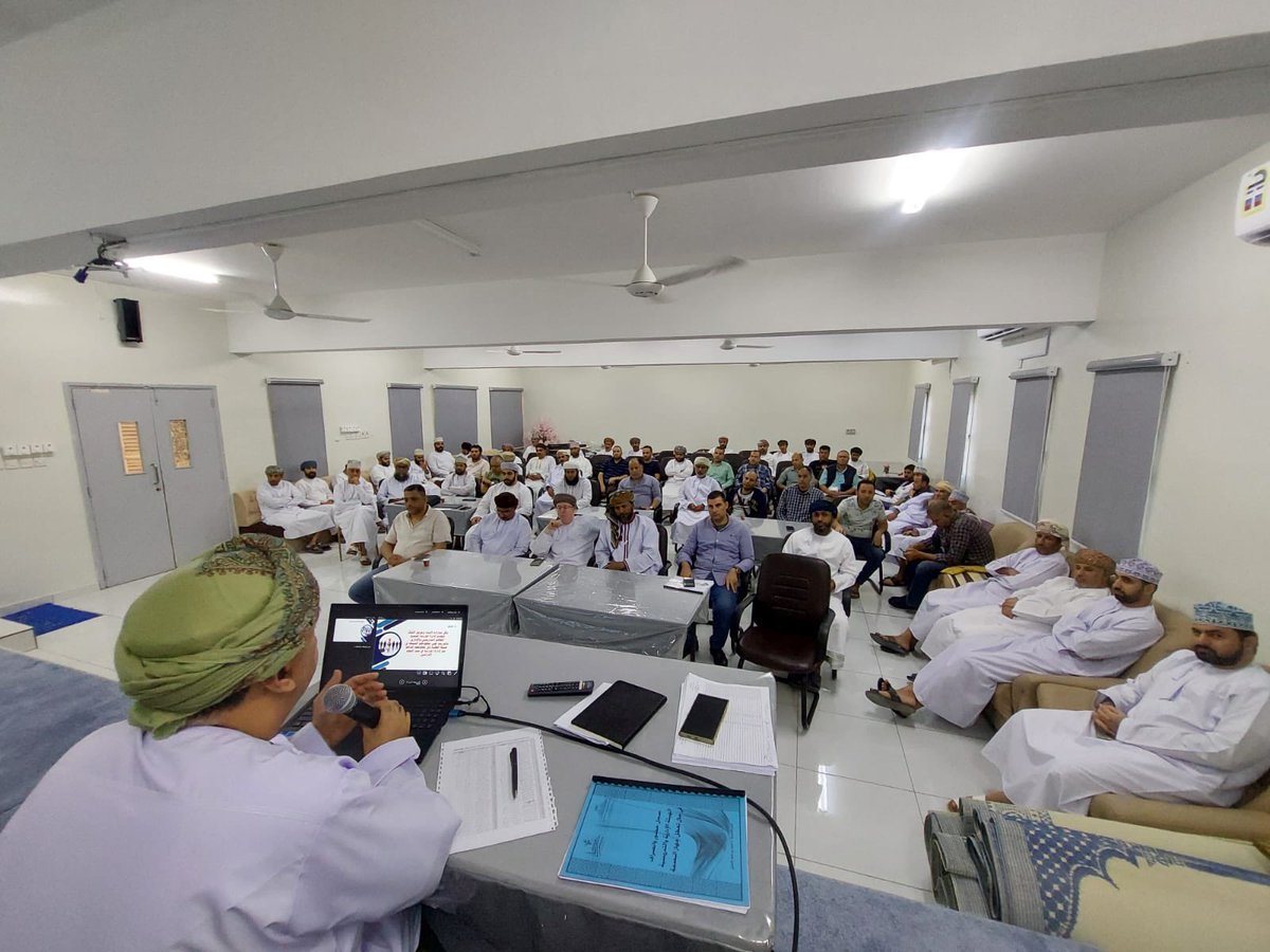 EduGovDkh4806's tweet photo. 🔷| اجتماع الهيئة الإدارية والتدريسية بالمدرسة؛ تزامنا مع نهاية الفصل الدراسي الأول من العام الدراسي 2025/2026م، واستعدادا لبدء الاختبارات النهائية للطلبة.
#تعليمية_الداخلية 
#تعلم_مستدام https://t.co/LZF6VT4JZE