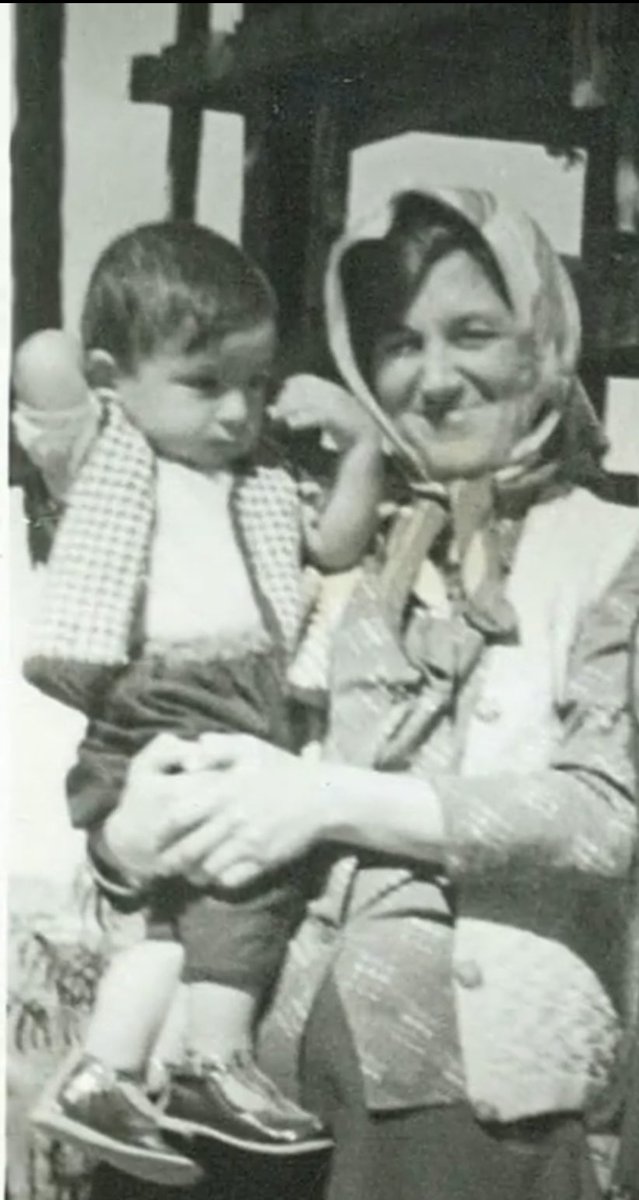 CihanbabaBaba's tweet photo. Ben ve anneannem Necla Kemaloğlu...
Bazı bağlar zamana ve mekana ihtiyaç duymaz…
#tbt #Aile #Anneanne #Geçmişten #Nostalji #Anılar #NeclaKemaloğlu #CihanBaba https://t.co/QmOyEZfnhv