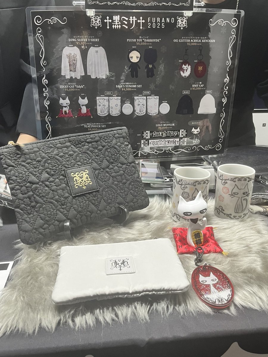 新品　HYDE 黑ミサ Furano ラインストーン　ポシェット　黒ミサ　ポーチ グッズのサイズ感こんな感じです〜買う人の参考になれば😊