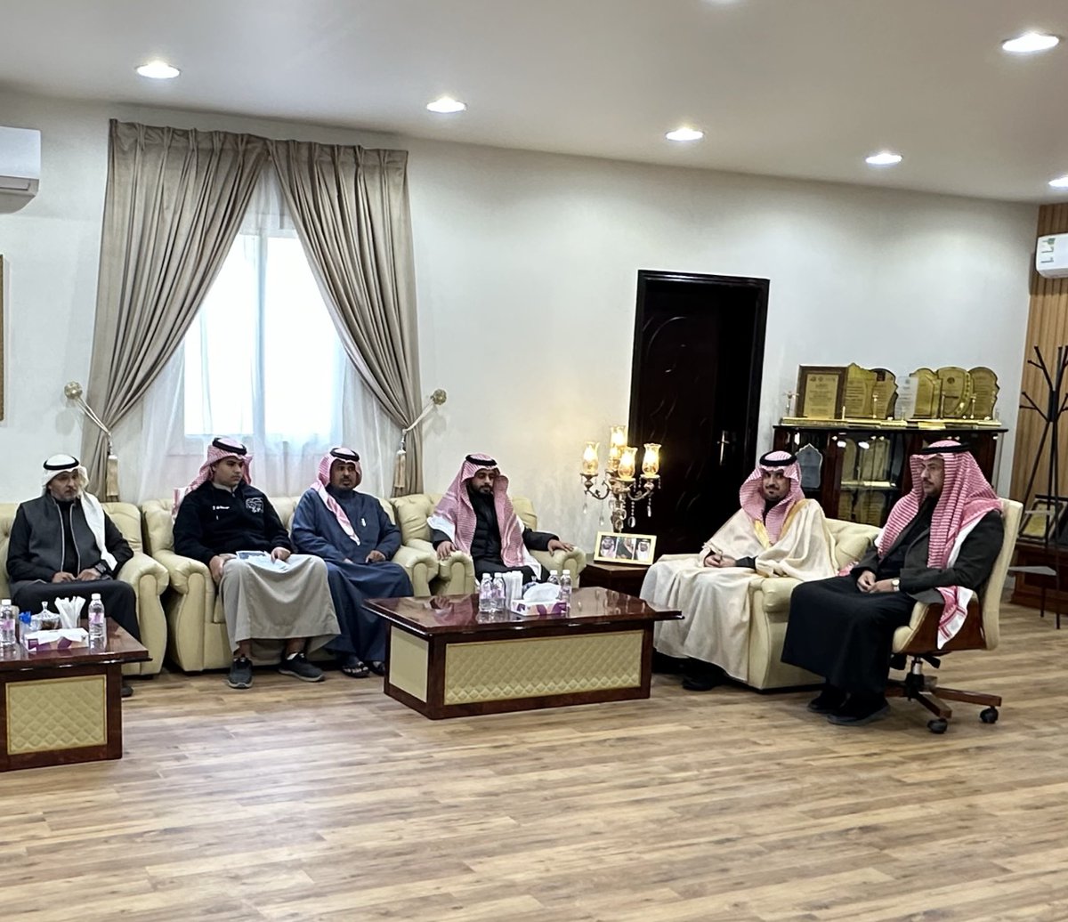 almandqmuncipa1's tweet photo. برعاية سعادة محافظ المندق الاستاذ / قاسم بن سعيد ال محسن وبحضور رئيس البلدية م/ خالد بن سعيد الغامدي  تم تفعيل #اليوم_العالمي_للغة_العربية بمشاركة طلاب وطالبات من مدارس المحافظة بنين وبنات في مشهد يعكس الاعتزاز بلغتنا العربية وتعزيز مكانتها في نفوس الأجيال.
#بلدية_محافظة_المندق 
#أمانة_منطقة_الباحة
