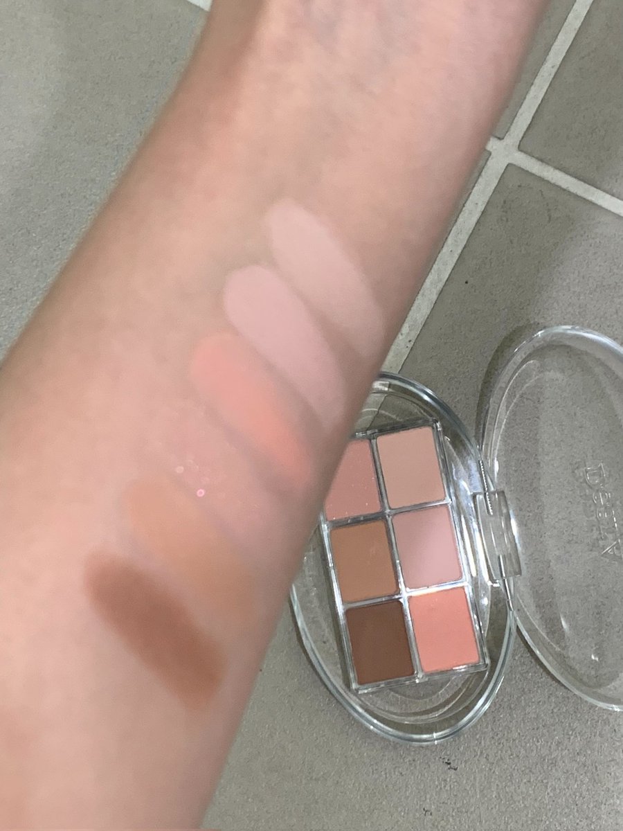 탐라 붐인 디어에이 신상 섀도우 팔레트 RT 이벤트 가져왔습니다!!! 🥹🩷
다음주 런칭 !!!!! 🫒🩷
ㄴ 제 탐라만 붐이라면 죄송합니다..

해당 트윗 RT &amp; #디어에이 팔로우 해주신 분들 중 총 ‼️3분‼️에게 퍼펙트 매치 아이팔레트 전 색상을 드려요🩷