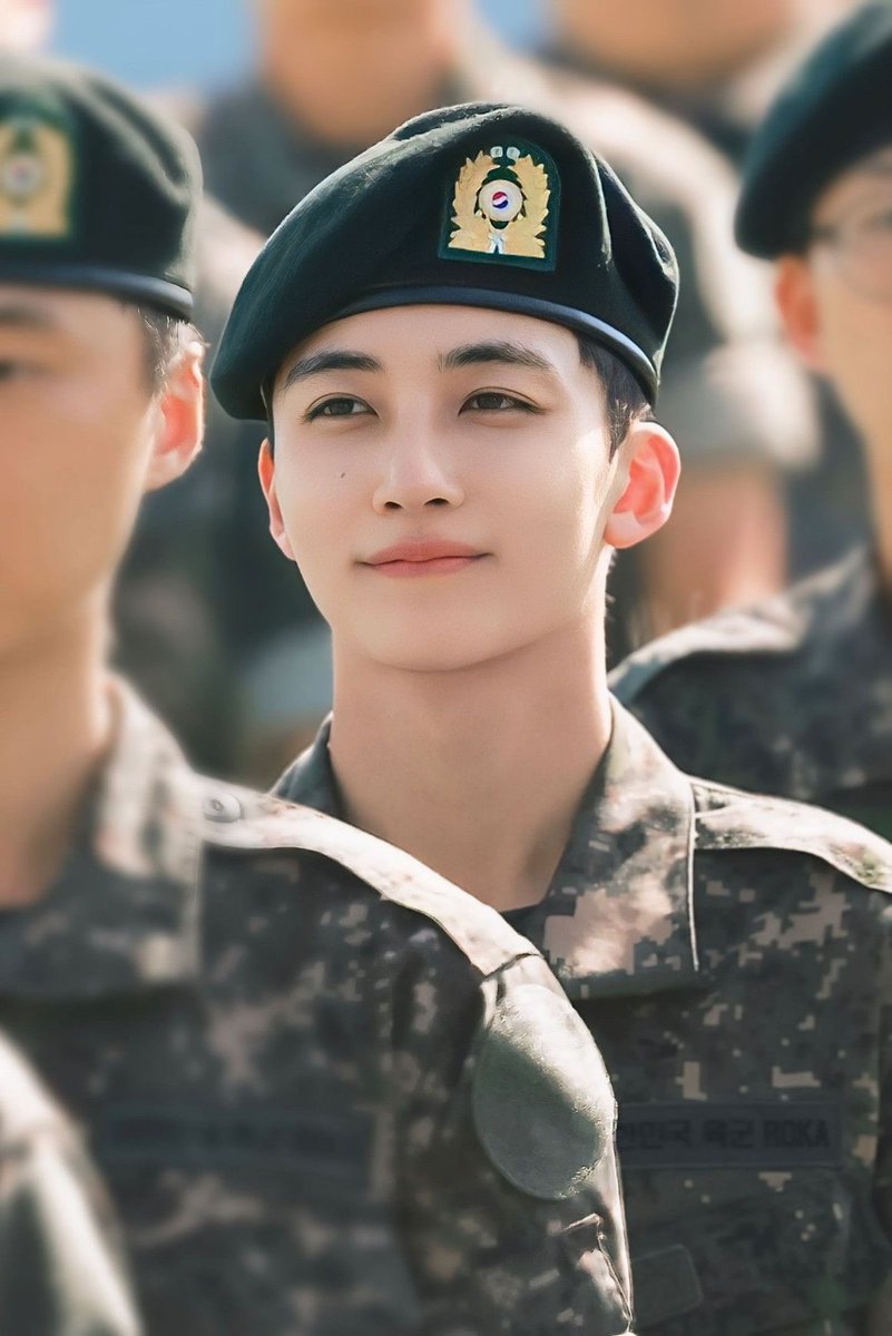 올해 봤던 면접중에 기억나는거

면접관 : 힘든 시기를 이겨내는 본인만의 노하우가 있는가

나 : 정말 힘들었던 시기가 있었는데 내년에 세븐틴 컴백한다길래 그거 보고 버텼다

면접관 : 힘들면 또 세븐틴 보고 버틸건가

나 : 내년에 윤정한이 전역한다고 하긴 하더라