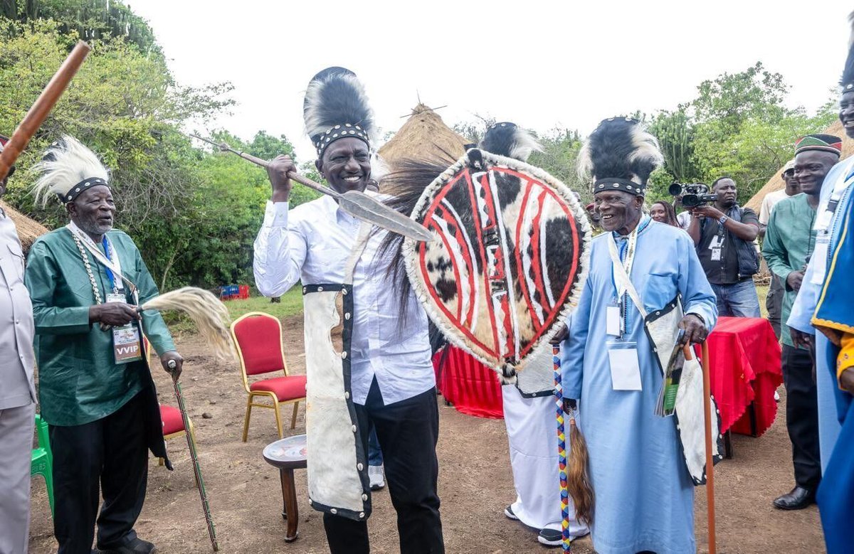 switchtvkenya's tweet image. A historic and symbolic moment as President William Ruto was crowned a Luo elder alongside ODM Party Leader Oburu Odinga during the 5th Piny Luo Festival at the iconic Thimlich Ohinga Historic Site in Migori County.

#PinyLuoFestival #PresidentRuto #LuoCulture #ThimlichOhinga