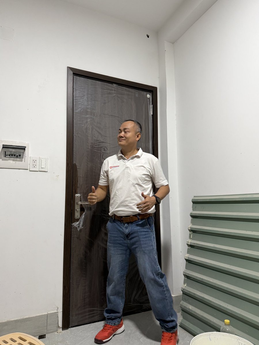 cuasaigon's tweet photo. Kiểm tra tiến độ lắp đặt Cửa cho căn hộ dịch vụ. Cửa nhựa composite làm cửa phòng ngủ, làm Cửa cho nhà vệ, cửa phòng tắm, cửa toilet WC
#lamsaigondoor #saigondoor #cuanhuacomposite #cuacomposite #cuanhavesinh #cuaphongtam #cuanhatam #cuatoilet #cuanhuagiago https://t.co/g3kpaGazTH