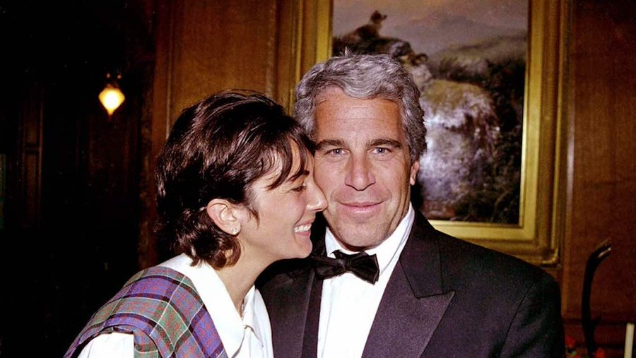lucillaMasini2's tweet photo. Epstein, la complice Ghislaine Maxwell: «Annullate o modificate la mia condanna, questo processo non è stato giusto». Concordo: hai preso 20 anni, e invece meritavi l'ergastolo.
#Epstein #Trump #18dicembre #Maxwell https://t.co/DVHyClqPZY