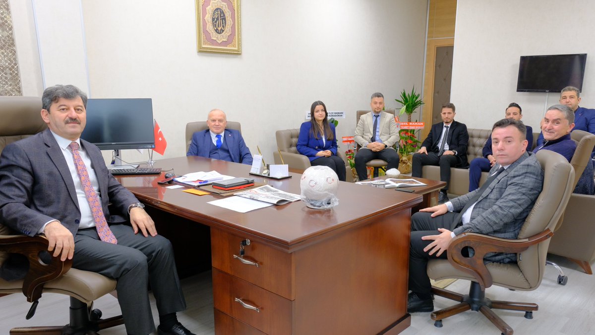 MemCankiri's tweet photo. Kurşunlu İlçe Milli Eğitim Müdürü Ali Bayram ve Kurşunlu İlçemizden okul ve kurum idarecilerimiz İl Müdürümüz Ayhan Işık’a hayırlı olsun ziyaretinde bulundular. Nazik ziyaretleri nedeniyle kendilerine teşekkür ederiz. https://t.co/YfuH6iV5Hn