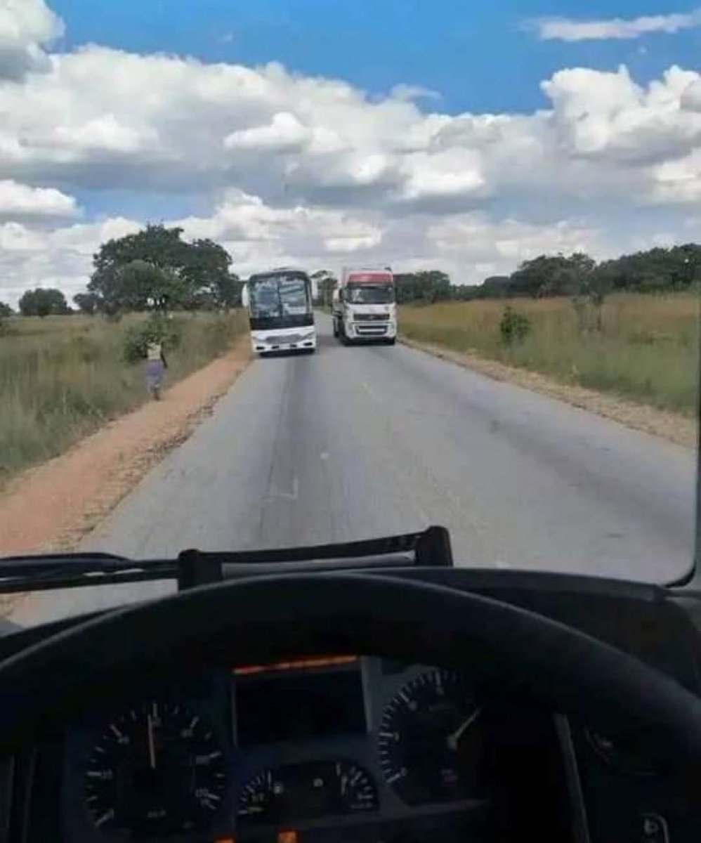 Elladeyforyou's tweet image. As an experienced driver, what's your next move?