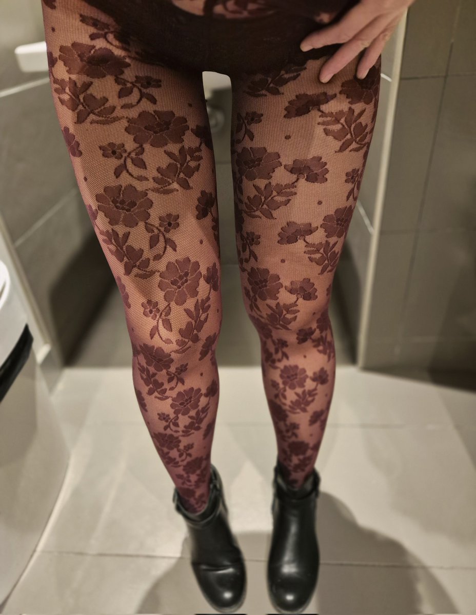 Sa_perli's tweet photo. Mes p'tites beautés @TweetCalzedonia en bordeaux 🩷🌸 ils ne passent pas inaperçus 🤭

Des bisous plein 💋

@creatricesFR @hotmodelsOMG @Get_Nude @C0ekieM0nster @OrgasmicGroup @PartageDefiHot @PeachPerfPromo @Body_Art_be_fr @FrancaisesSexy @nofacemodele @SpicyGirlsNSFW @lesseinsdumonde @BoobsDiscret @JoliesFormes8
@AlexSalonX @collantfan85 
@Milf_Promo @Nylonpromo2 @letalismanx #nylon #lingerie #tights #boobs #AuBoulot