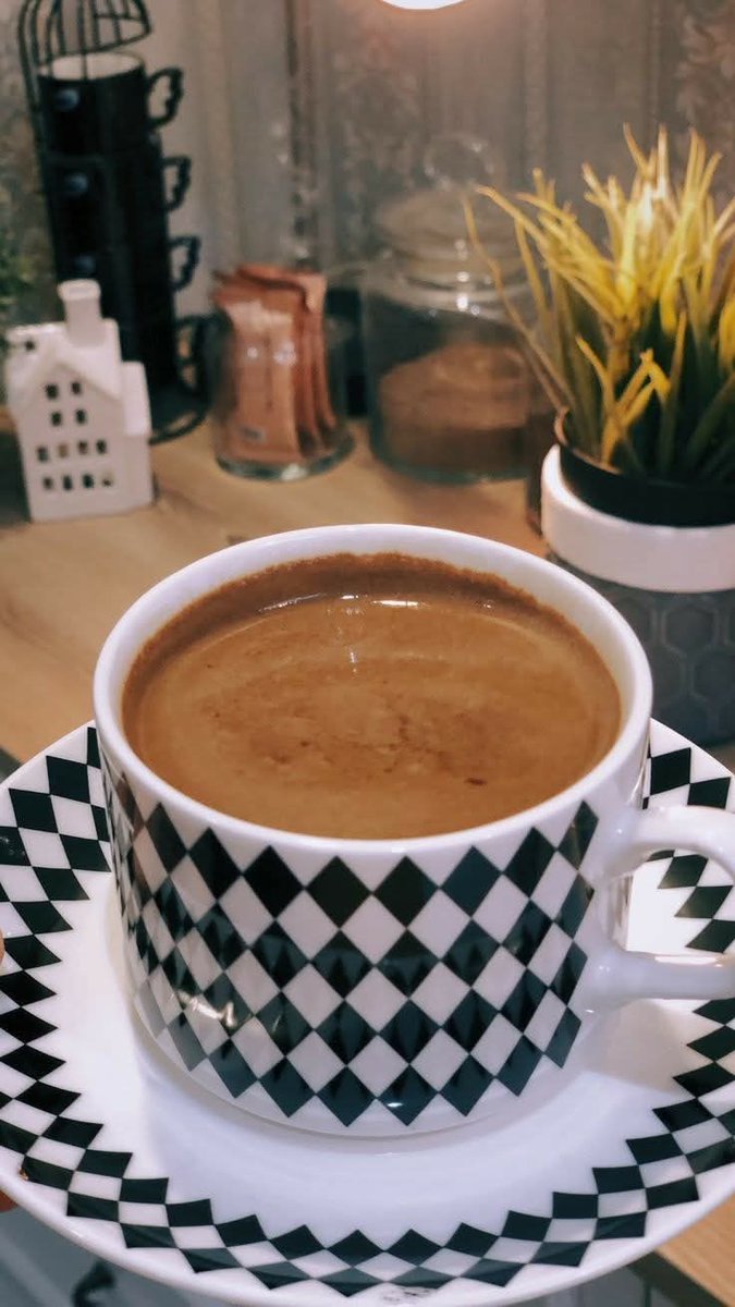 " نصـف جمـال الإنسـان🌹
 فـي لسانـه والنصـف الآخـر فـي نقـاء قلبـه أمـا الوجـه فــ ليــس أكثـر مـن غـلاف يبلـى مـع الزمـن 🌹☕ صباح الخير ❣️