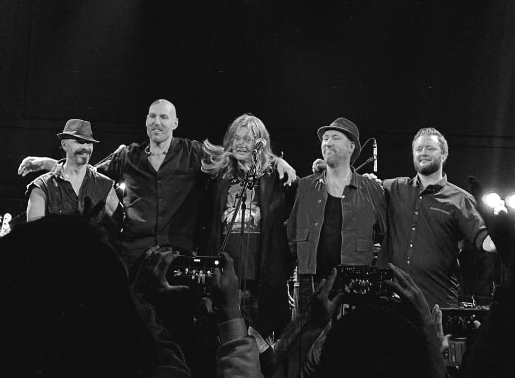 Moon Safari tweet media