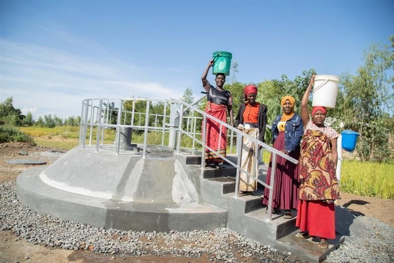 AshokaAfrica's tweet photo. We celebrate Ashoka Fellow Muthi Nhlema &amp; @BASEflowMW milestone: their Flood-Proof Hand Pump Manual is now free! 

Build climate-resilient AFRIDEV pumps step-by-step. For govts, NGOs, firms &amp; communities. Feedback welcome!
Download: https://t.co/Cgo2HSXnGj
#AshokaFellow https://t.co/q8ZalGGH2U