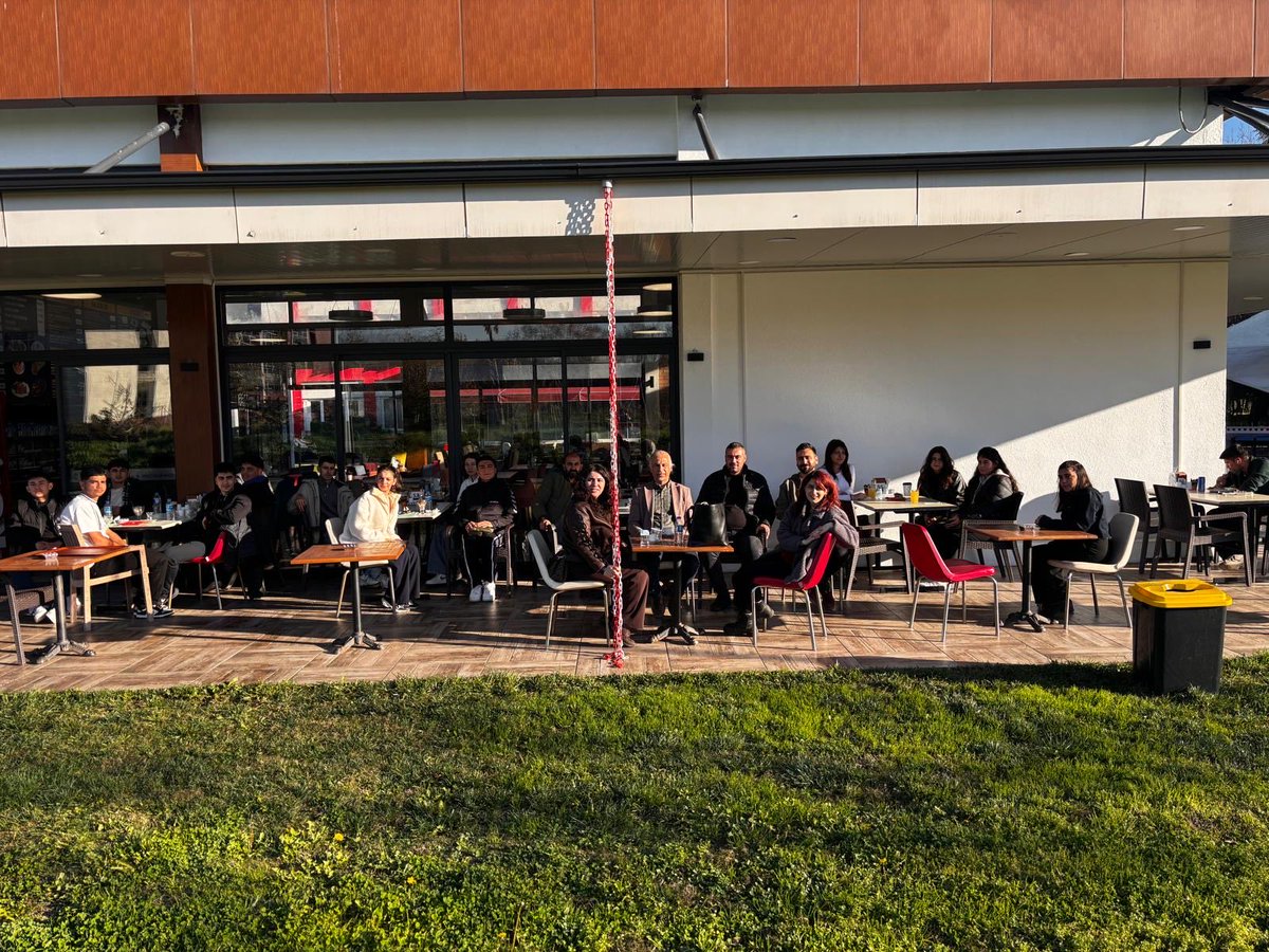 Nazimiye Şehit Mehmet Anadolu Lisesi’nden gelen öğrencilerimiz ve öğretmenlerimizin son ziyareti Gebze Teknik Üniversitesi’ne gerçekleştirildi. 

Programın bitiminde öğrenci ve öğretmenlerimiz Tunceli’ye doğru yola çıktılar. 

İlgi ve rehberliği için Doç. Dr. Savaş Karabulut’a