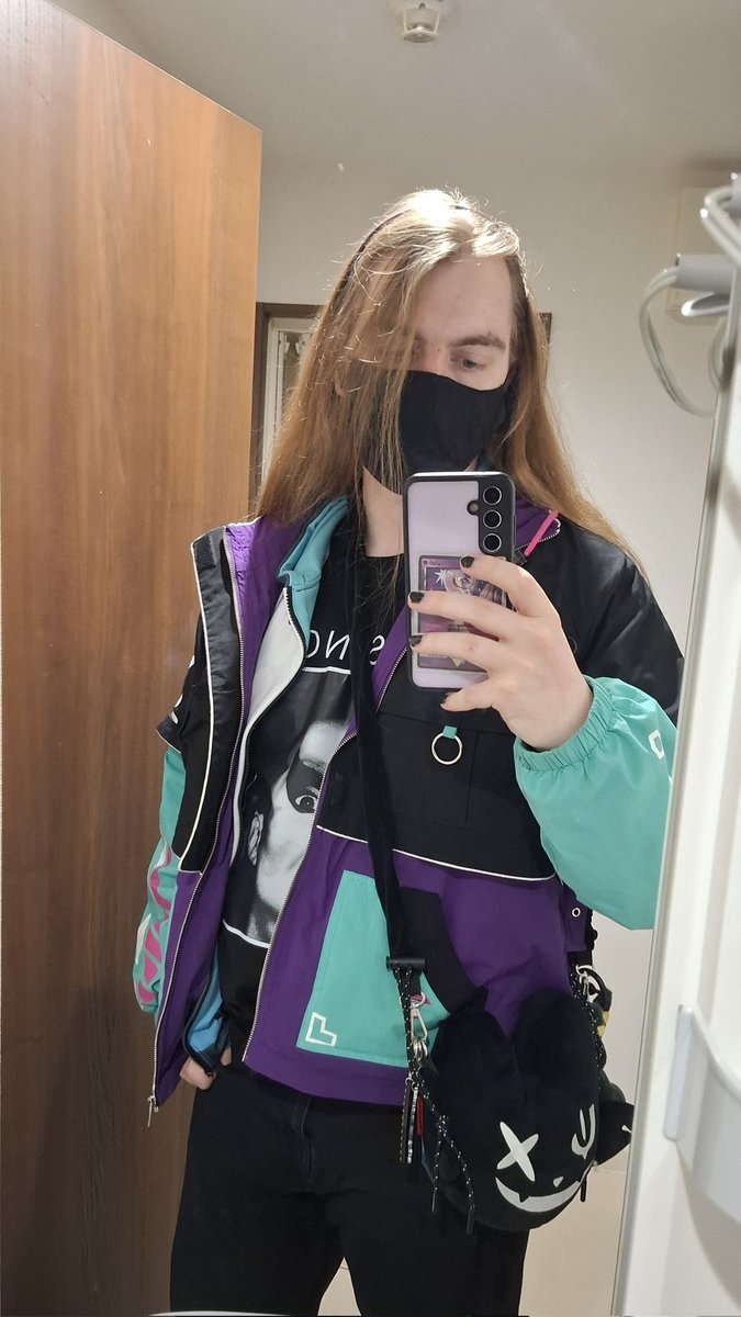 Heading to the venue rn