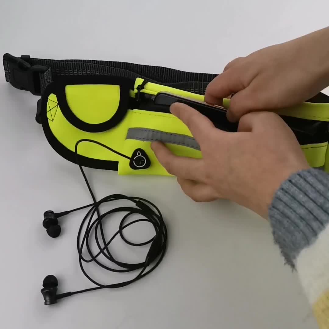 CalmShops's tweet image. Run hands-free with our reflective bungee Hands Free Dog Lead! Perfect for evening jogs, it ensures safety and comfort for you and your pup. Grab yours for just £14.95. Ideal for active UK dog owners! 🐾🏃‍♂️ #DogRunning #HandsFreeLead calmshops.co.uk/products/hands…