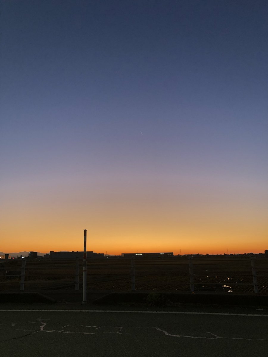 vinketw's tweet photo. 夜は早いけど久しぶりにキレイだ https://t.co/GnmyeCirhE