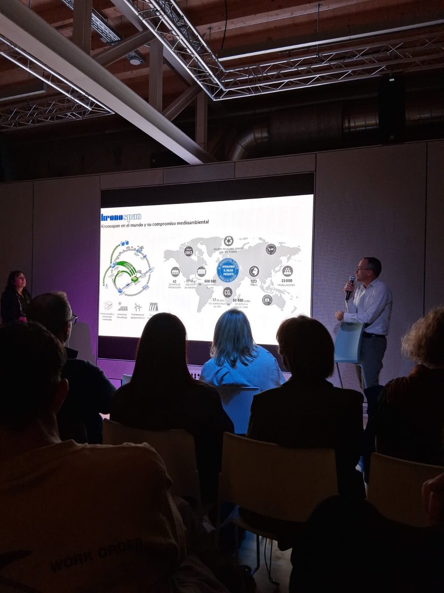 El equipo del Kronospan Design Center acudió el pasado 11 de diciembre a la jornada anual que celebra la Fundación Barcelona Creativity &amp; Desing en el espacio XRLAB Palo Alto (Barcelona).