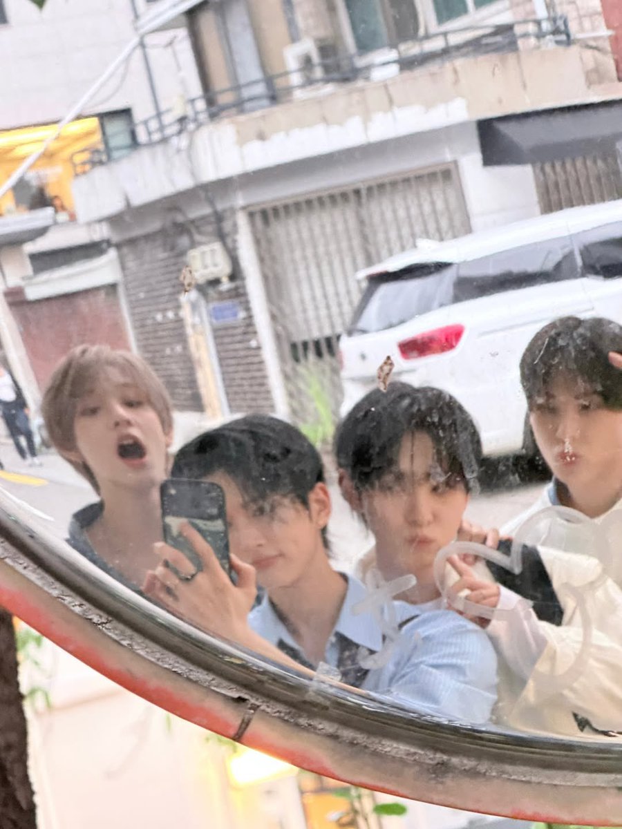 [📸] xodiacofficial instagram update

𖢔꙳𖥧𖥧𖠿𖤣𖤥 𖠋𖠋𖠋𖠋 

#XODIAC #소디엑
#HYUNSIK #현식 #GYUMIN #규민 #SING #씽 #LEO #리오