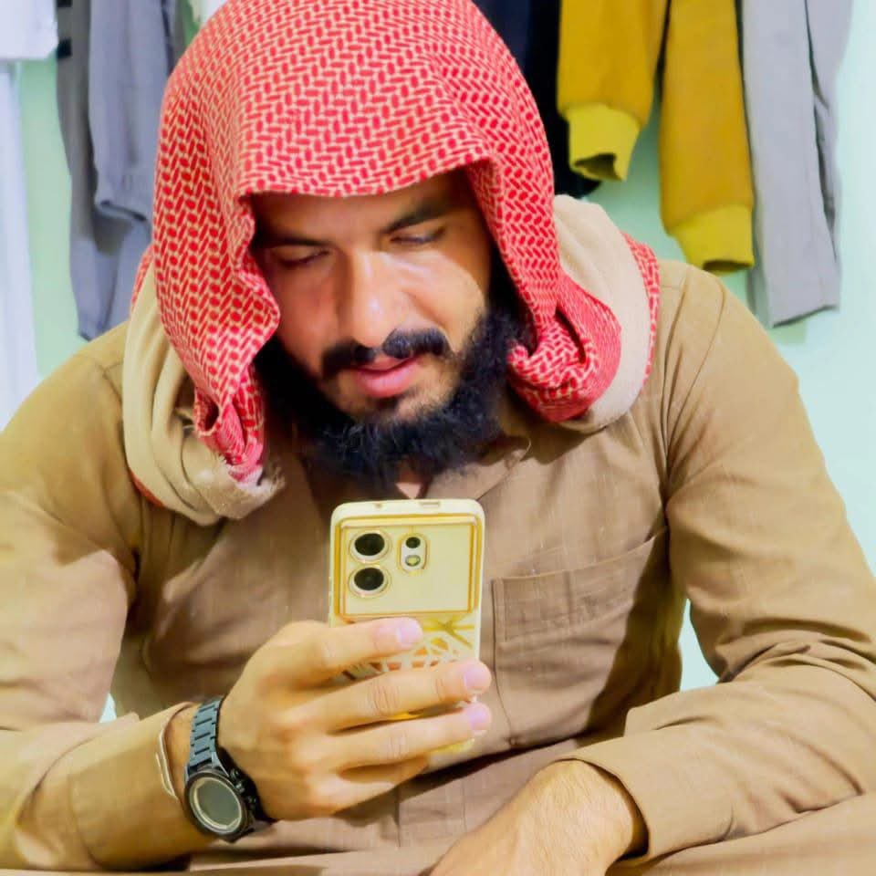 صورة عبد الكريم الأحمد الحمود الذي قتل وزوجته جراء الانزال الجوي للتحالف الدولي على قرية النعمات قرب معدان ،معلومات أولية تشير إلى مسؤوليته عن تفجيرات معدان الأخيرة الذي استهدفت قوى الأمن العام  ، كما عثر على متفجرات واسلحة في منزله ، ويذكر ان له ٢ اخوة قتلوا سابقاً في صفوف تنظيم