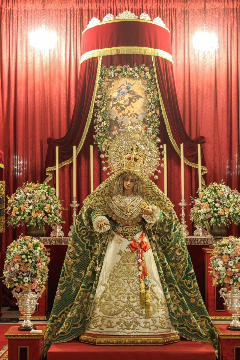 EsperanzaHdad's tweet photo. BESAMANOS | El altar del devoto besamanos de María Santísima de la Esperanza.

📷 Pedro Expósito https://t.co/A08TWdKDjK