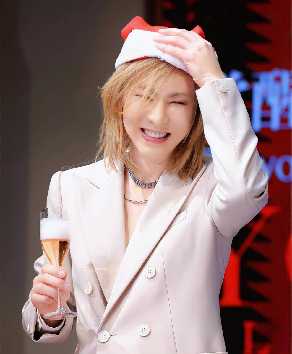 Maresakura's tweet photo. かわいい!🥹🎅🏻🎁
#YOSHIKI ✨ https://t.co/RjsKuepRky