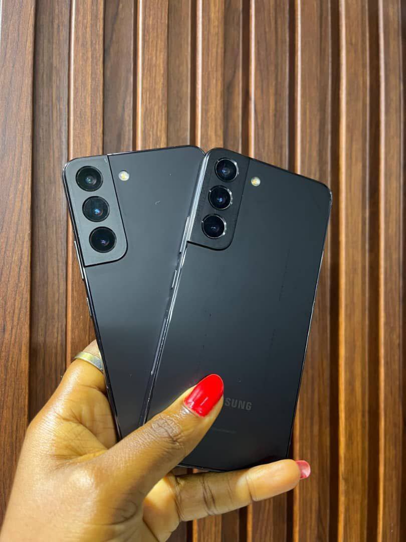 Samsung s22
128gb:🏷️400k