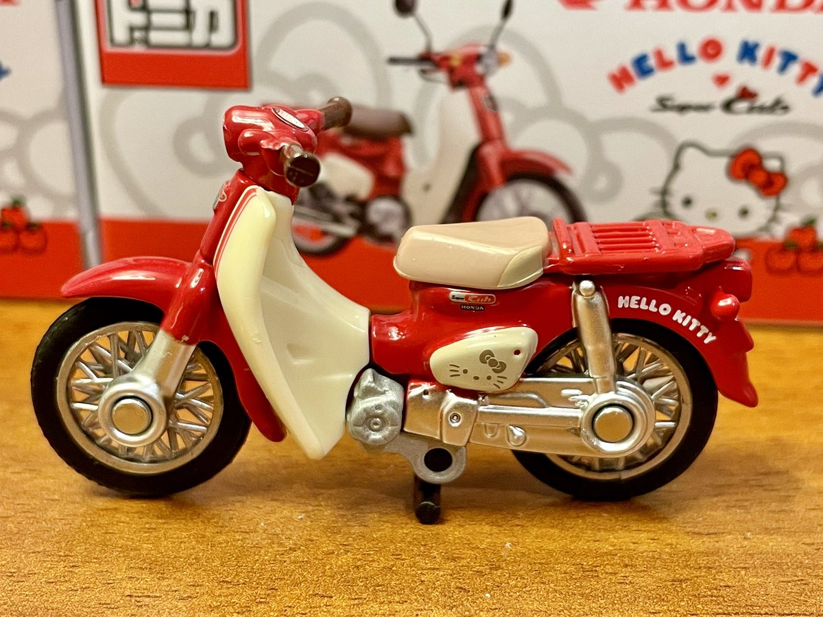 今日の無駄遣い トミカ HondaとHELLO KITTYのコラボ スーパーカブ