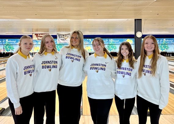 JohnstonCSD's tweet photo. Johnston girls bowling team members Harper Veigel, Lulu Barsness, Maddie Dirsksen, Adella Junk, Naomi Anderson and Mia Thompson placed 2nd🥈 at the Lincoln Girls JV Baker Invite today. Their highest baker game was a season best of 166. They had so much fun! 🎳 https://t.co/v52vkvQUsM
