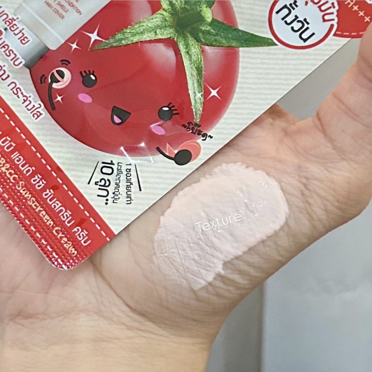 prangchaa's tweet image. มาเสกลุคผิวสวยในหน้าหนาวตอนนี้กันค่ะ หน้าสวยผ่องครบจบ BB+CC+กันแดดที่มี SPF50 PA+++ ไว้ในซองเดียว ประหยัดเวลาแต่งหน้ามาก หน้ากริบขึ้น ผ่องขึ้นจริงๆในสเตปเดียว เนื้อบางเบา เกลี่ยง่ายไม่เป็นคราบ แต่งหน้าทับต่อได้เลย ไม่หยา ฟีนิชลุคผิวสวยแค่เข้าเซเว่น