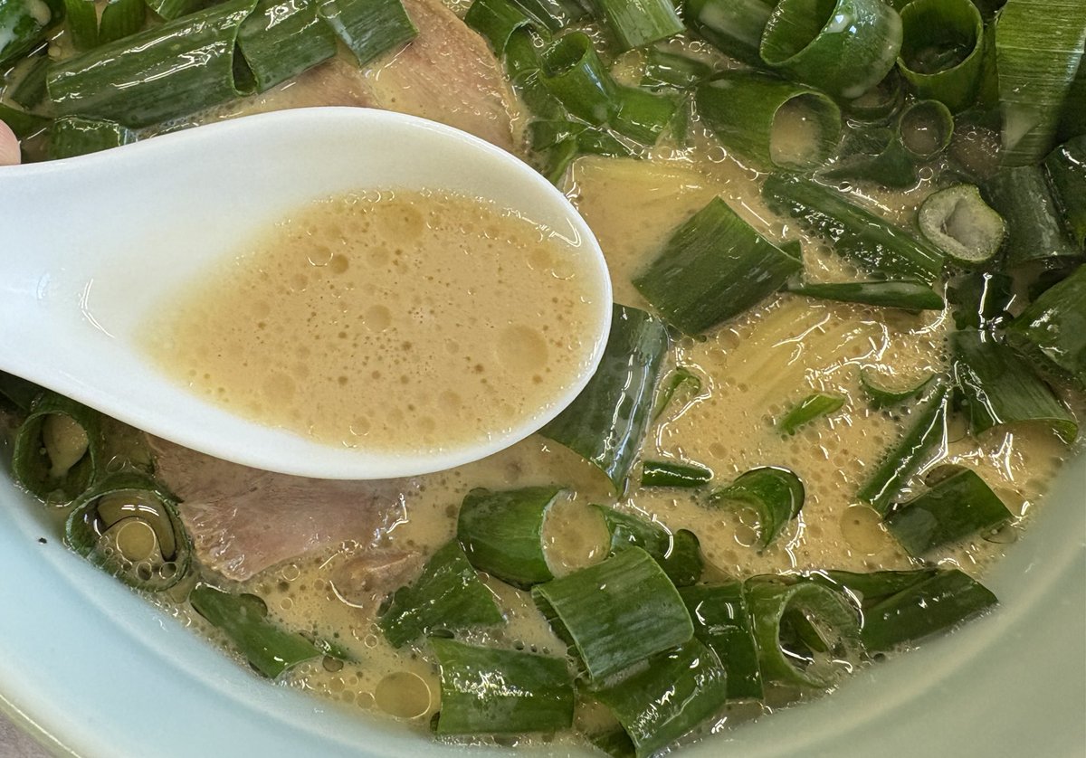 昼は寺田家さんの青ねぎラーメン！
美味すぎてひさびさにスープ完飲した