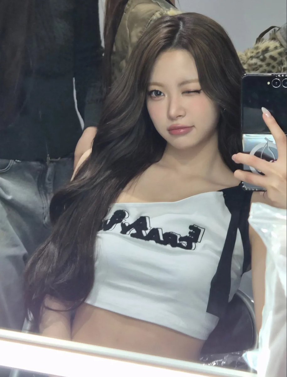 sserapics's tweet photo. HONG EUNCHAE https://t.co/1fRD4hsqhQ