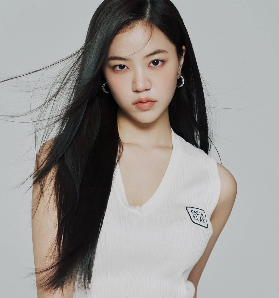 idnttBase's tweet image. Former GWSN member Lena is credited on #idntt’s upcoming song “Moon Burn”, alongside the producers behind GWSN’s hit track “Puzzle Moon”, “Pinky Star (RUN)”.