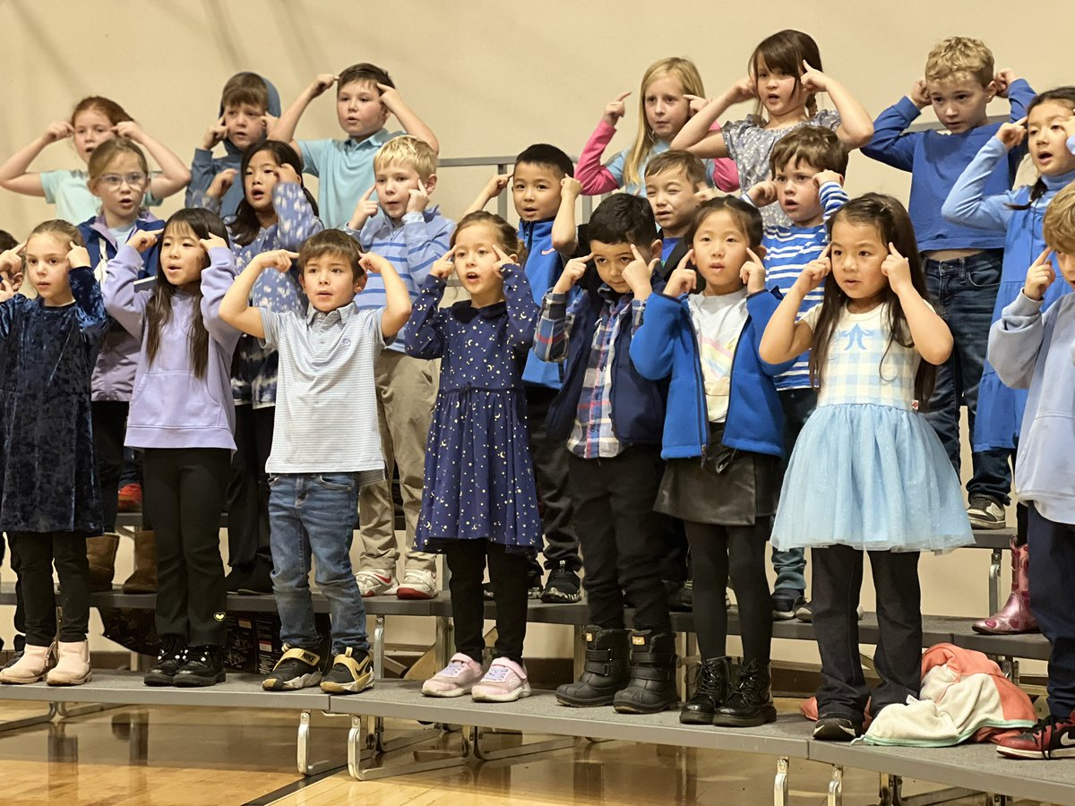 HVEHuskies's tweet photo. Well done, Huskies! Our 1st, 2nd and 3rd graders brought the holiday spirit to campus with the Winter Sing! 🎤 #hvehuskies #lafsdk8 #lpie https://t.co/2JT524e13N