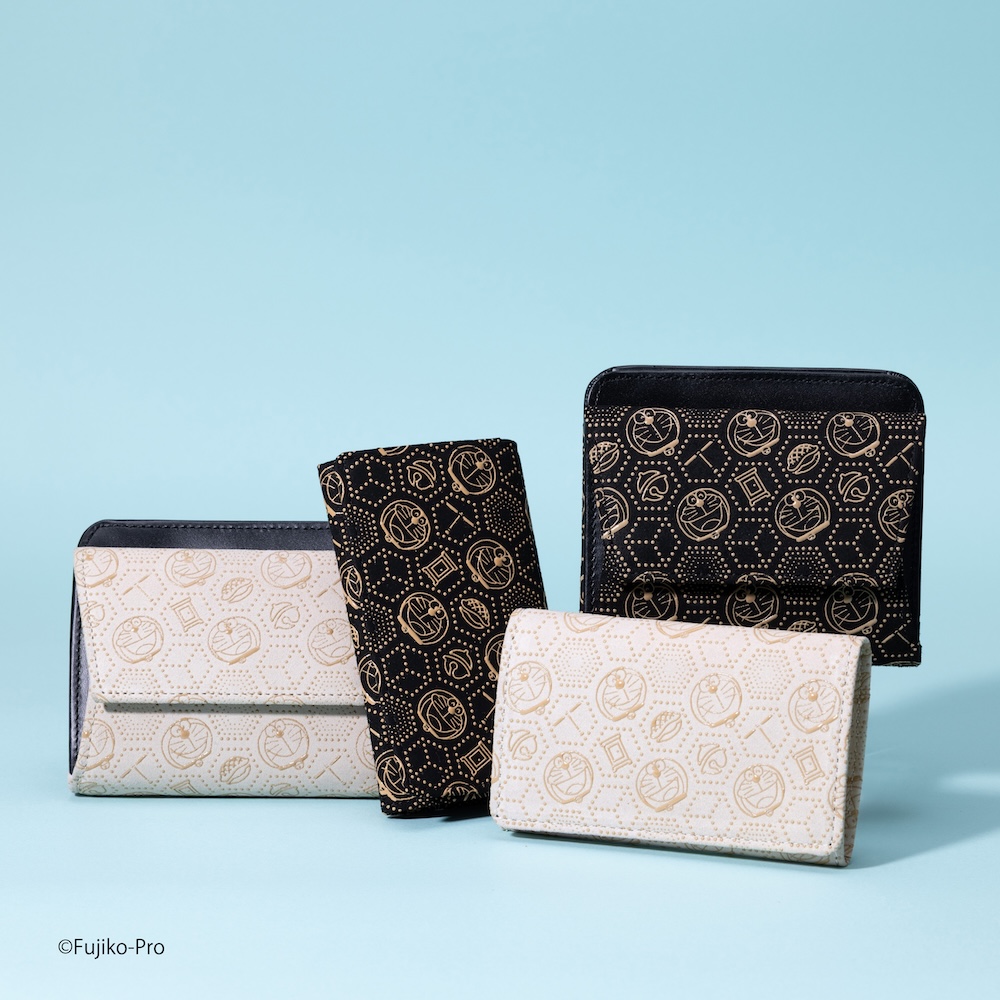 『ドラえもん』デザイン
「甲州印伝」のミニウォレット&amp;カードケースが予約受注開始！

新モデルのミニウォレットと、第1弾で完売したカードケースの復刻モデルが登場！
定番のブラックに、上品な新色トープがラインナップに加わったよ♪
dora-world.com/contents/4098