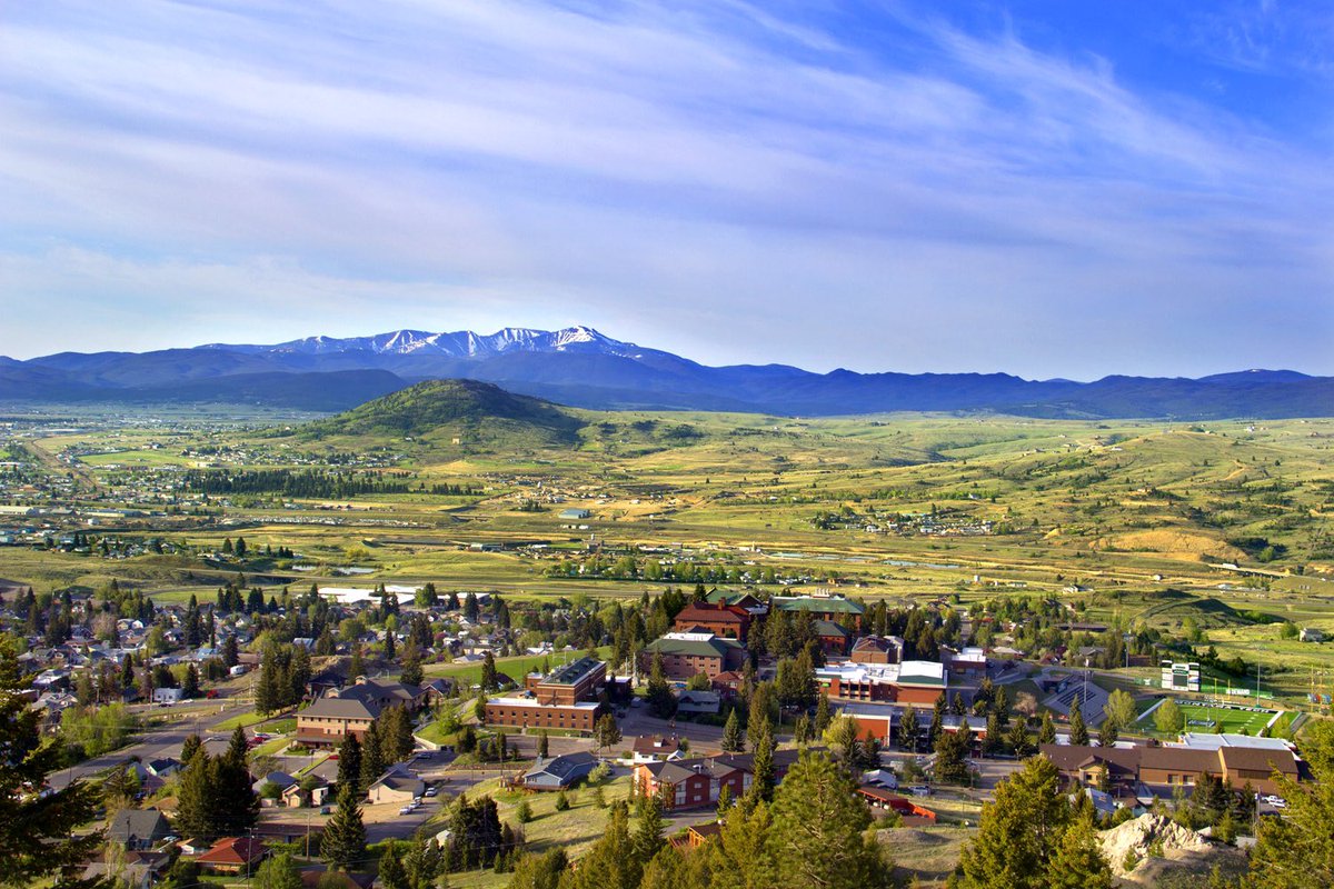 T3Bracketology's tweet photo. NAIA Montana Tech has UPSET Montana! First NAIA over D1 win this season!

Montana Tech is located in Butte, MT, has just over 2K students, nickname is the Orediggers.

Kelvin Sampson, yes that one, coached there too in the 80s!

It’s gym &amp; campus @MTechHoops https://t.co/RfxCIzTDT7