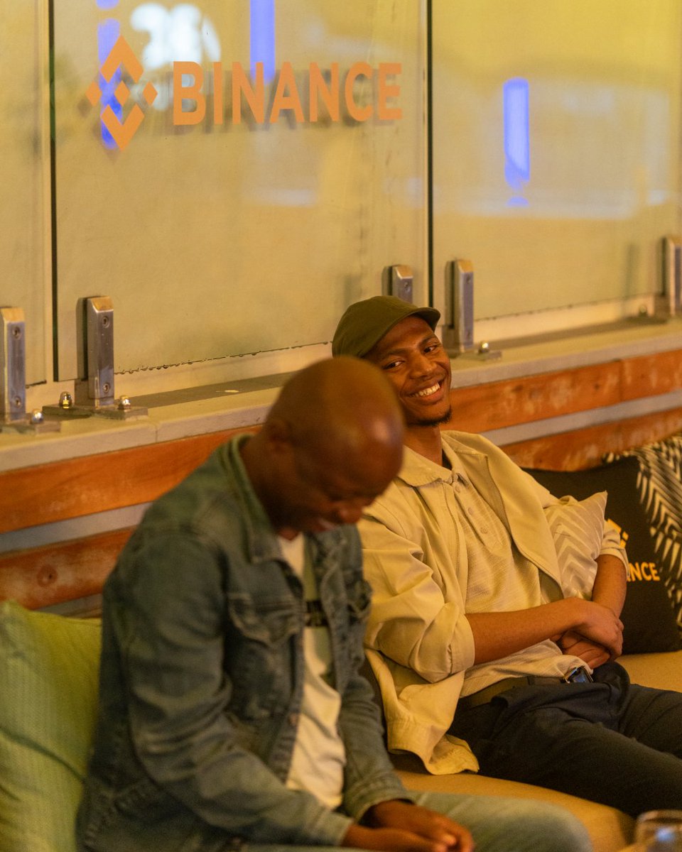 binance's tweet photo. Jozi, we loved seeing you for our year-end meetup! 

Such an amazing and interactive crowd. Wishing all of South Africa a great Dezemba and festive season! 

See you next year!🇿🇦 https://t.co/1Vdk8JziEt