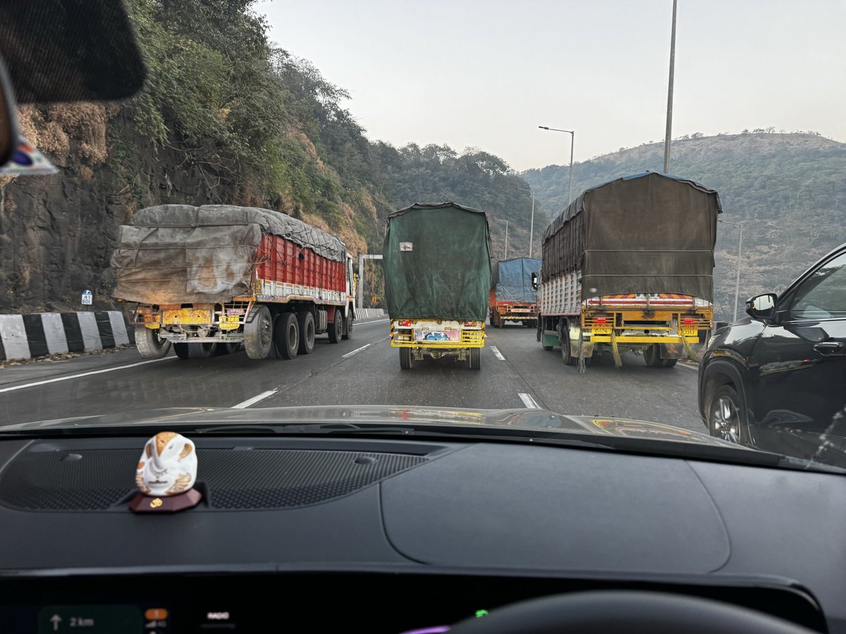 Adiquate22's tweet photo. The number one reason for jams at Pune-mumbai Expressway. Govt so efficiently fines cars when they drive at 101 vs 100 speed limit but how about when trucks break the no right lane rule? @OfficeOfNG https://t.co/GcNe1Lnngf