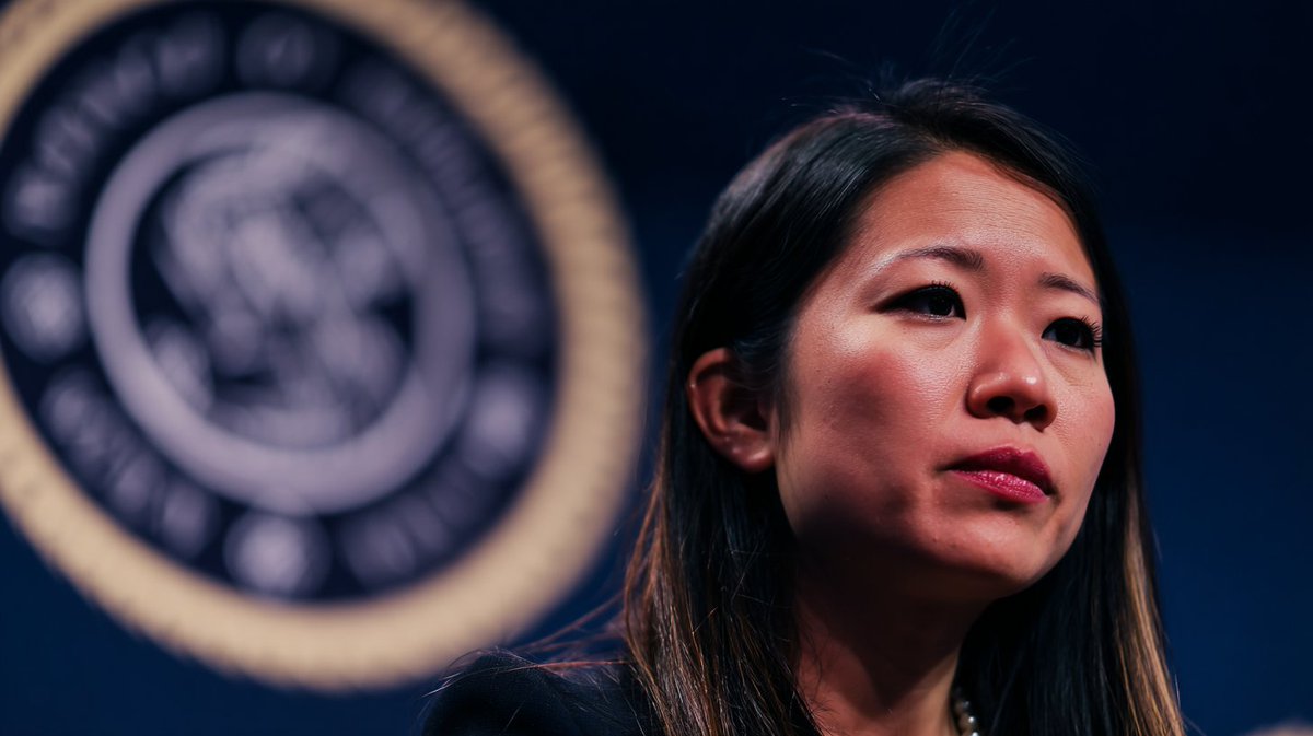 卡罗琳·范离开 CFTC 加入 MoonPay——与华盛顿特区加密货币冠军的苦乐参半的告别

这是官方消息。  CFTC代理主席卡罗琳·范姆在迈克·塞利格宣誓就职后将辞职，前往<a href="/moonpay/">MoonPay 🟣</a>担任首席法律和行政官。

在她执掌期间，她为加密货币而战的力度比华盛顿的几乎任何人都大：

• 启动了代币化抵押品试点
•