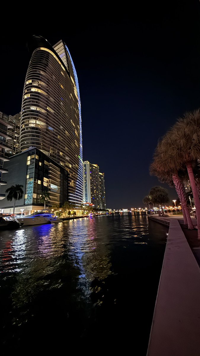 Arrested_Words's tweet image. Today’s photography theme is MODERN ARCHITECTURE 

Show me some MODERN CONSTRUCTIONS

👉Reposting favs - Like and Repost your favs

📷ONE PHOTO ONLY - NO LINKS - OWN PHOTO ONLY

Aston Martin Residences Miami 

#rowcase #photographychallenge