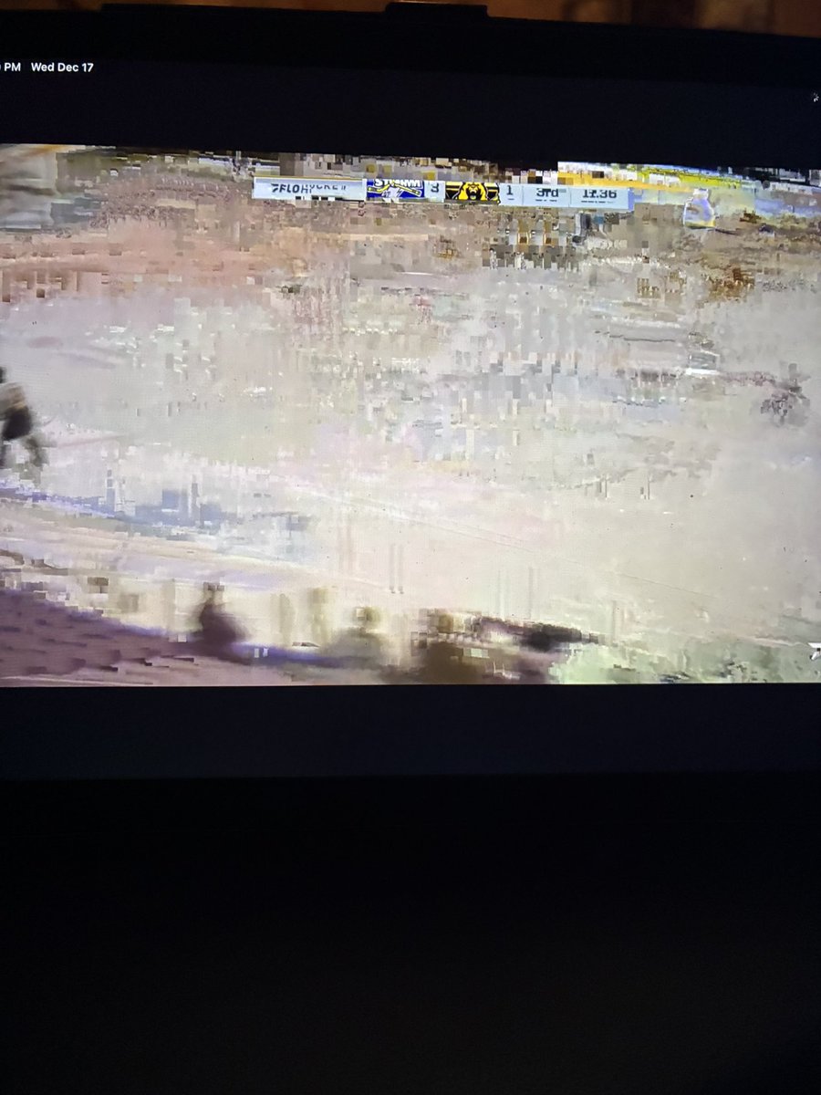 bugbug1313's tweet photo. @GrizzlysAJHL @GPStorm @TownOfOlds @FloHockey Hey Mo, maybe lay off the social media posts and invest in Starlink. Your internet is garbage. #unwatchable https://t.co/Kv59WV02xy