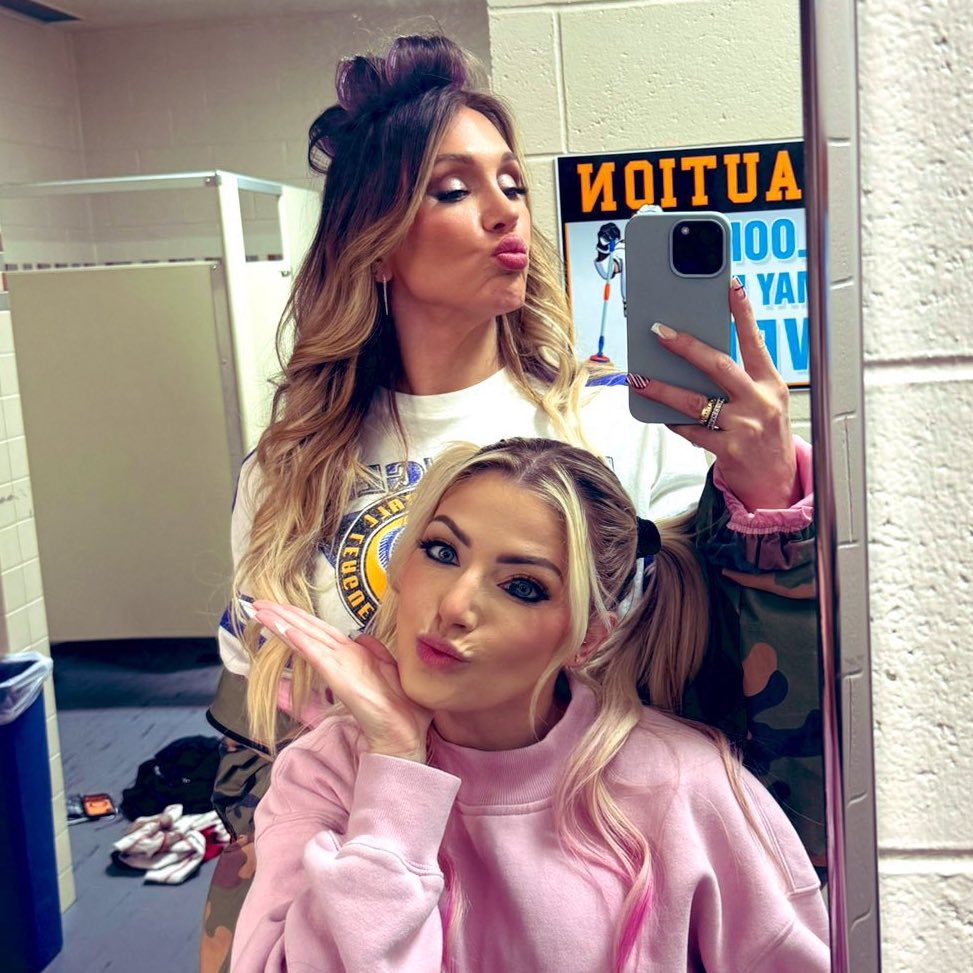 charlexa and their mirror selfies <3