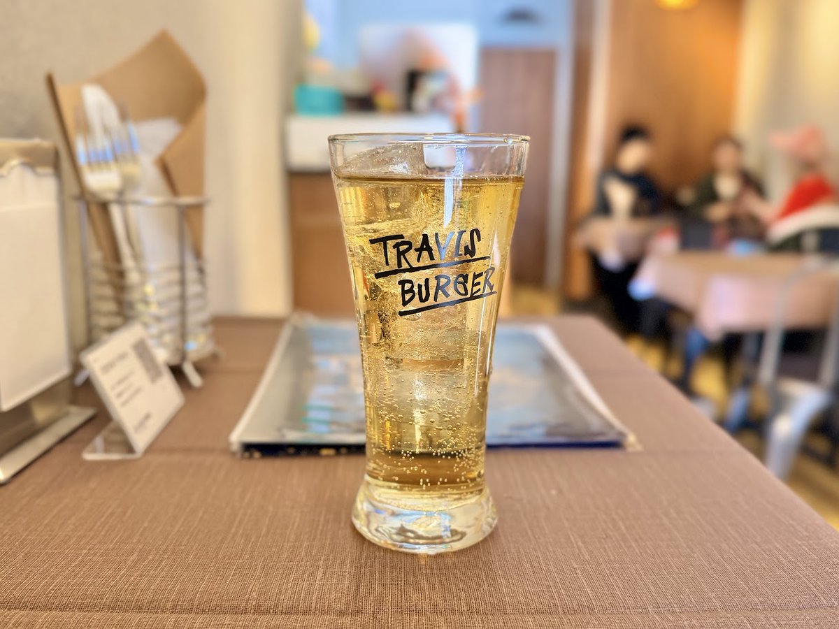 minamisuna1's tweet photo. パティの上に自家製ミートソースとパルメザンチーズをたっぷりのせた「ボロネーゼハンバーガー」🍖＋🧀＝🍔✨️

見た目は肉肉しさ全開！旨味がしっかりでもまったく脂っぽくない😋

即完食！めちゃウマありがとうございます！😭

📍TRAVIS BURGER（東京都江東区亀戸3-45-14）
#ハンバーガー #グルメ https://t.co/KulPCq0Upu