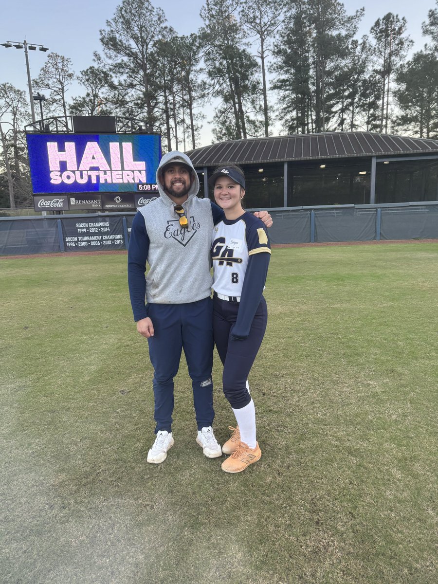 Bella Burgess tweet media